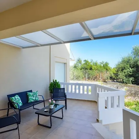 Pandora Maisonette With Beautiful Gardens And Pool Apartment Maleme (Crete)