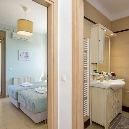 Pandora Maisonette With Beautiful Gardens And Pool Maleme (Crete)
