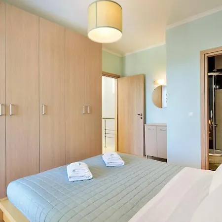 Pandora Maisonette With Beautiful Gardens And Pool Apartment